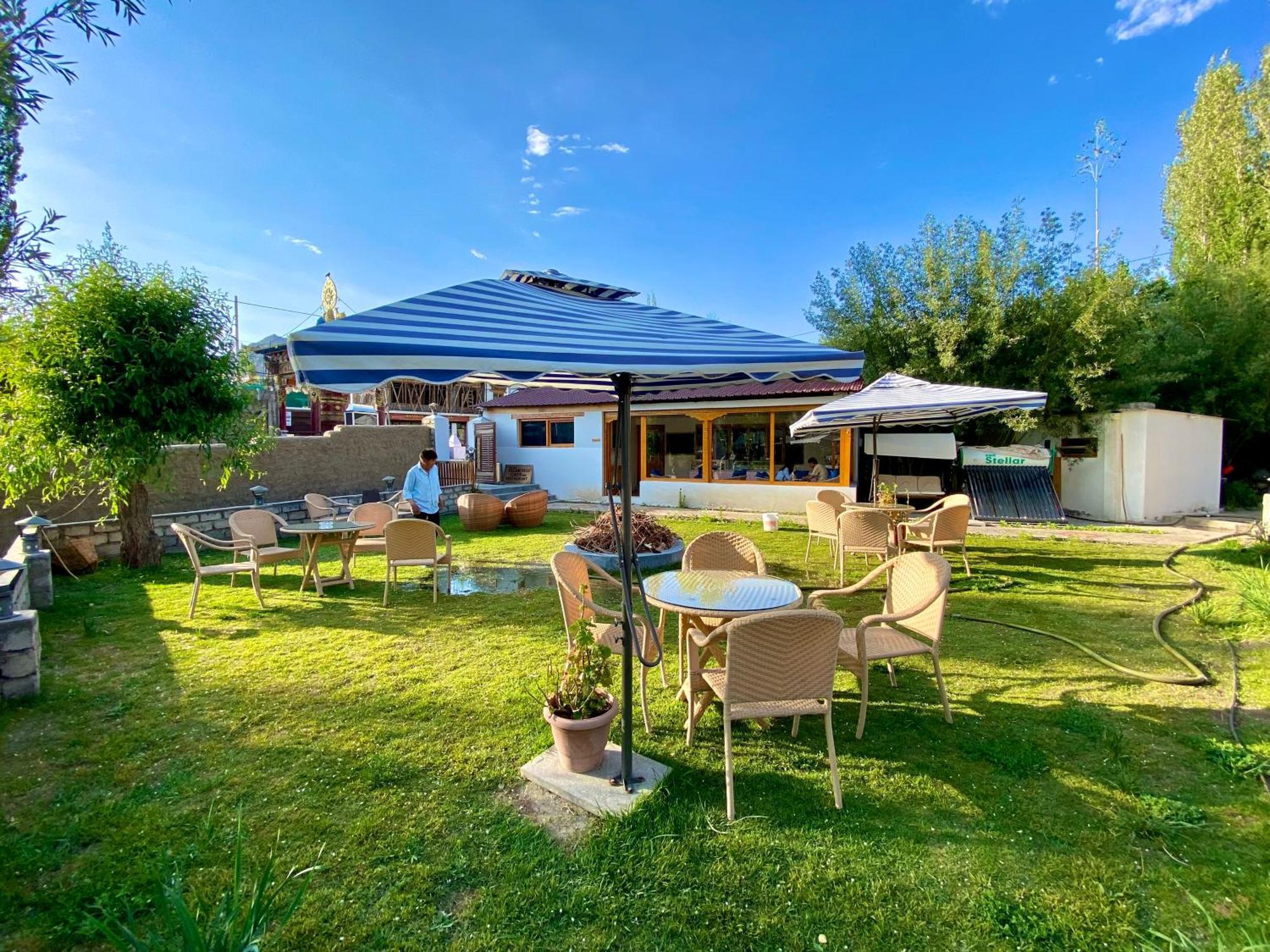 Hotel Palam Hills Лех Экстерьер фото