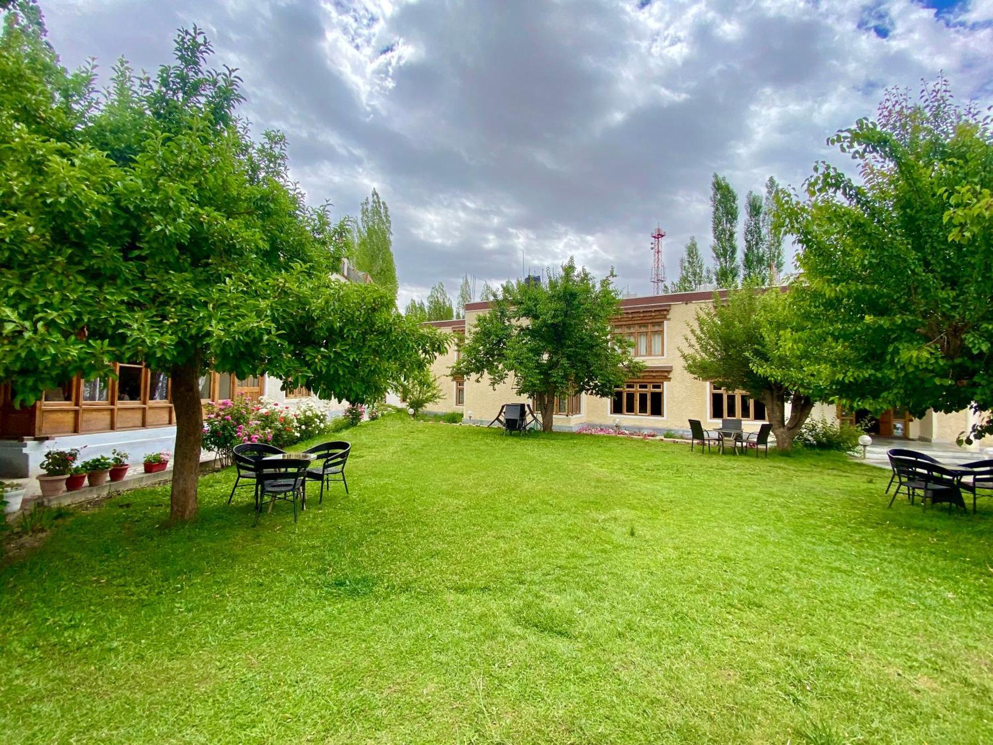 Hotel Palam Hills Лех Экстерьер фото